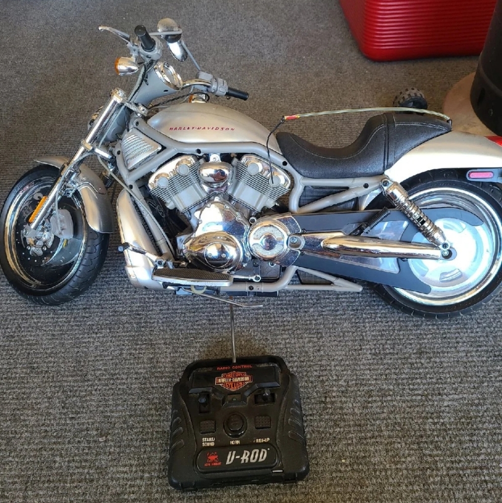 NEEDS CHARGER..Harley Davidson remote motorcycle